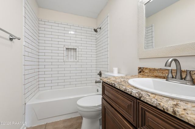 701 S College Road 116, Lafayette, LA 70503
