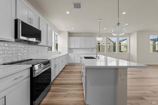 1452 Waterside Ln, Rohnert Park, CA 94928