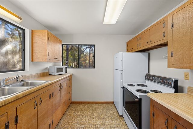 10845 Deer Ridge Road, Bedias, TX 77831