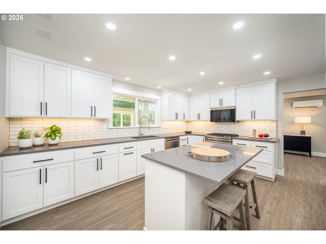 25264 E BOLTON Rd, Veneta, OR 97487
