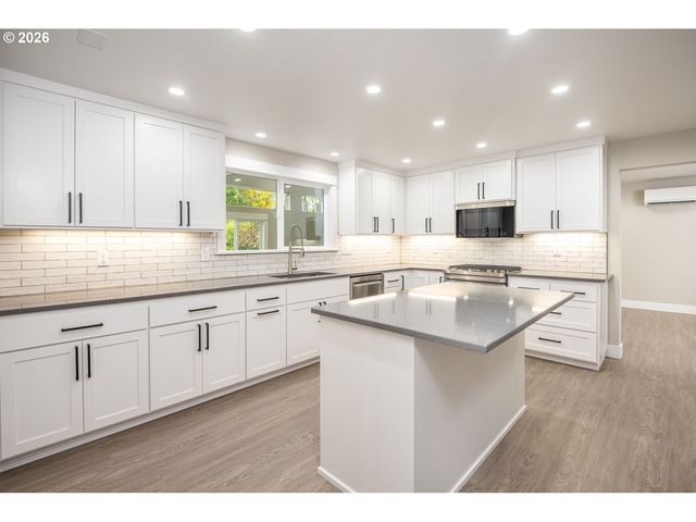 25264 E BOLTON Rd, Veneta, OR 97487