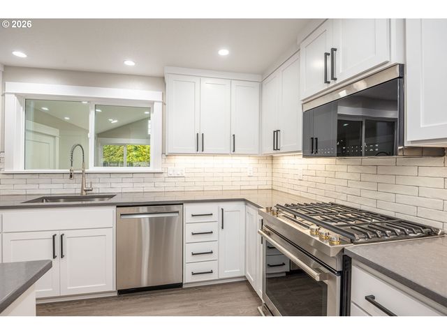 25264 E BOLTON Rd, Veneta, OR 97487