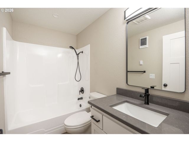 25264 E BOLTON Rd, Veneta, OR 97487