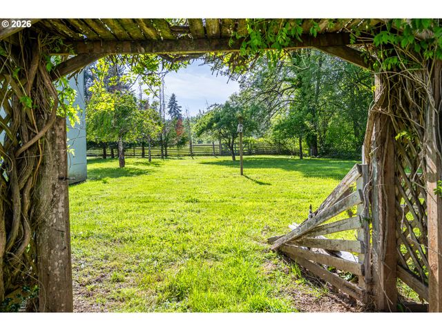 25264 E BOLTON Rd, Veneta, OR 97487