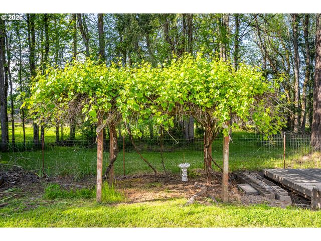 25264 E BOLTON Rd, Veneta, OR 97487