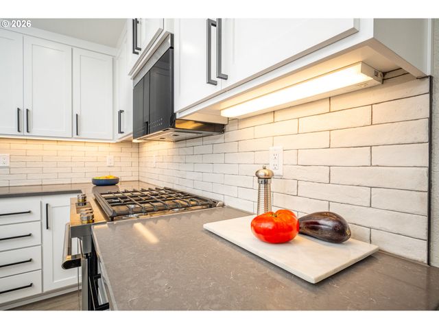 25264 E BOLTON Rd, Veneta, OR 97487