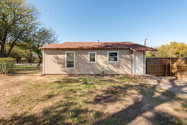 3700 Kimbo Road, Fort Worth, TX 76111