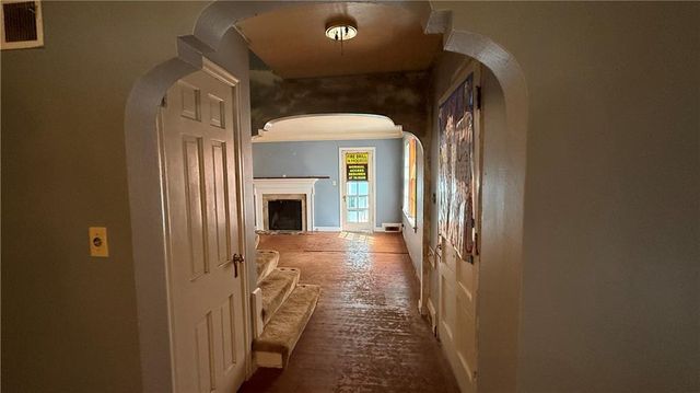 306 Meyer Boulevard E, Kansas City, MO 64113
