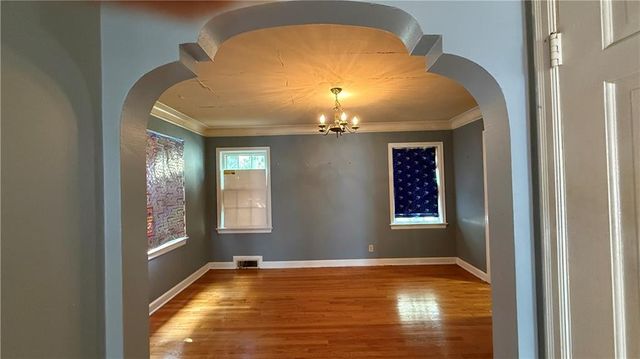 306 Meyer Boulevard E, Kansas City, MO 64113