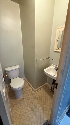 306 Meyer Boulevard E, Kansas City, MO 64113