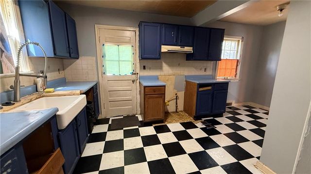 306 Meyer Boulevard E, Kansas City, MO 64113