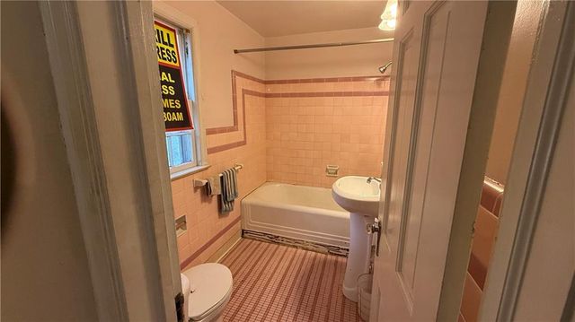 306 Meyer Boulevard E, Kansas City, MO 64113