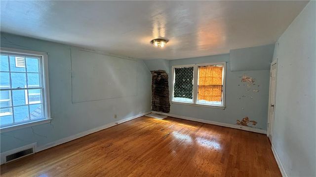 306 Meyer Boulevard E, Kansas City, MO 64113