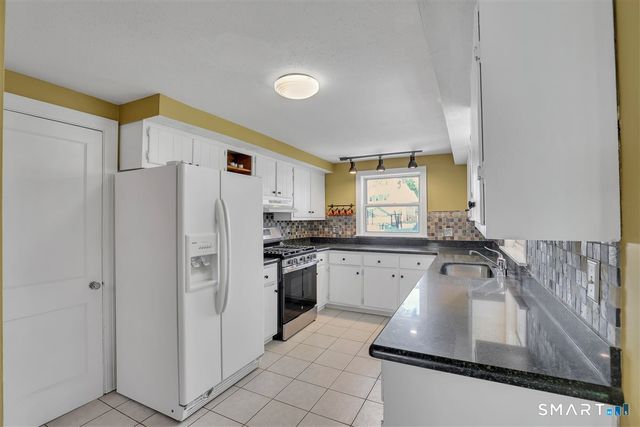 21 Kensington Street, Manchester, CT 06040