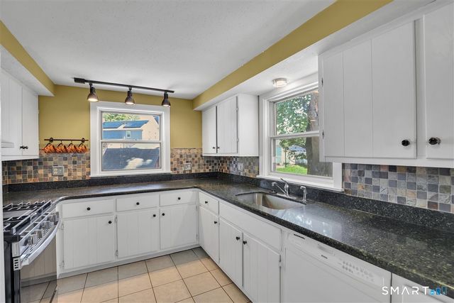 21 Kensington Street, Manchester, CT 06040