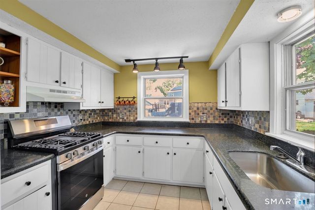 21 Kensington Street, Manchester, CT 06040