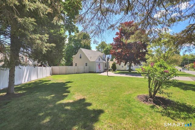 21 Kensington Street, Manchester, CT 06040