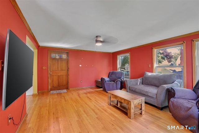 21 Kensington Street, Manchester, CT 06040