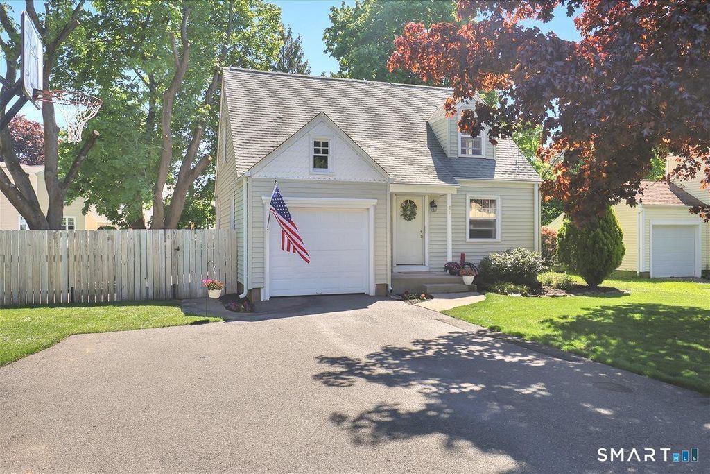 21 Kensington Street, Manchester, CT 06040