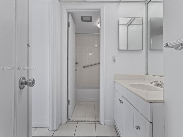 77 Crandon Blvd 3C, Key Biscayne, FL 33149