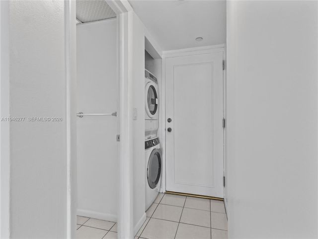 77 Crandon Blvd 3C, Key Biscayne, FL 33149