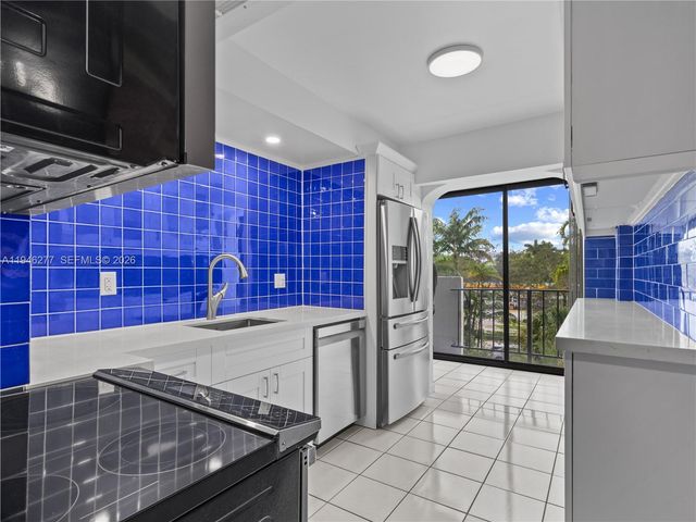 77 Crandon Blvd 3C, Key Biscayne, FL 33149