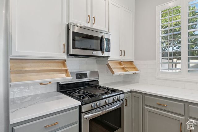 1074 ALLINGTON DR, North Salt Lake, UT 84054