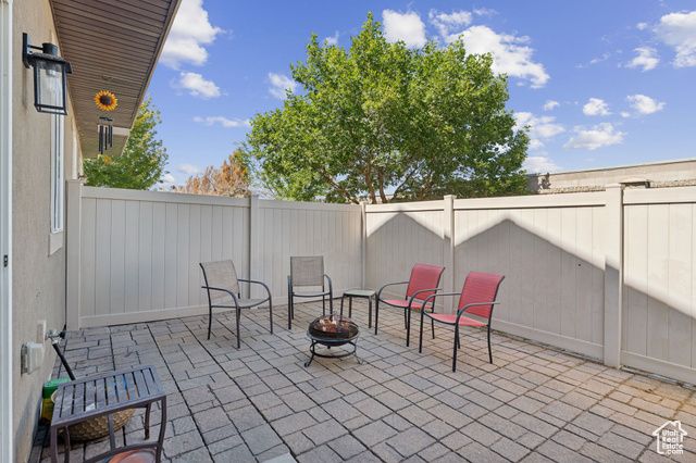 1074 ALLINGTON DR, North Salt Lake, UT 84054