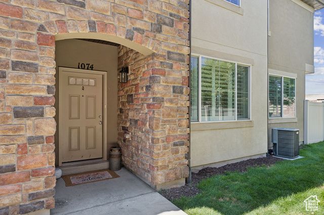 1074 ALLINGTON DR, North Salt Lake, UT 84054
