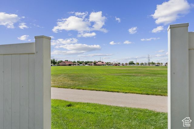 1074 ALLINGTON DR, North Salt Lake, UT 84054