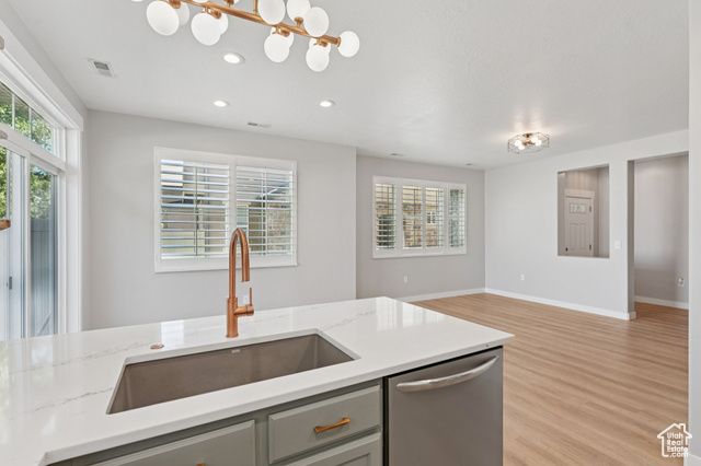 1074 ALLINGTON DR, North Salt Lake, UT 84054