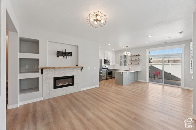 1074 ALLINGTON DR, North Salt Lake, UT 84054