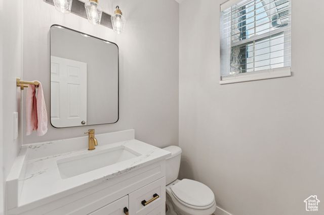 1074 ALLINGTON DR, North Salt Lake, UT 84054