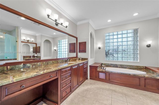 1470 Victoria Isle Dr, Weston, FL 33327