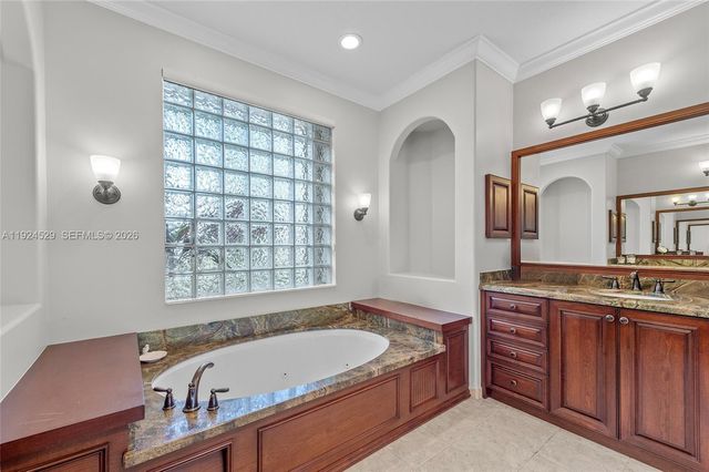 1470 Victoria Isle Dr, Weston, FL 33327