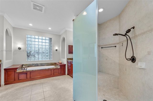 1470 Victoria Isle Dr, Weston, FL 33327