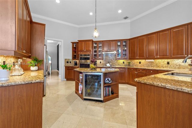 1470 Victoria Isle Dr, Weston, FL 33327