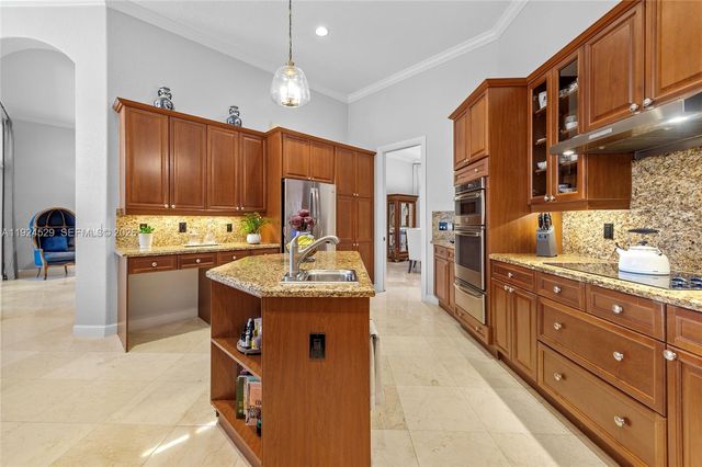 1470 Victoria Isle Dr, Weston, FL 33327