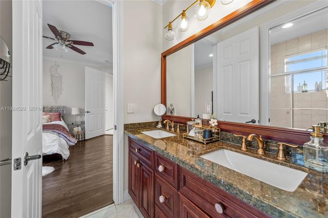 1470 Victoria Isle Dr, Weston, FL 33327