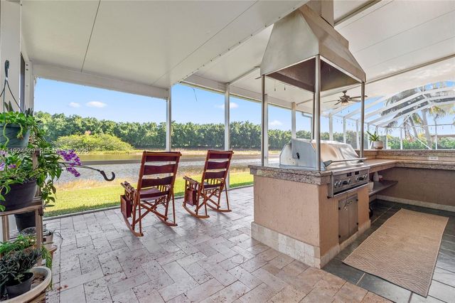 1470 Victoria Isle Dr, Weston, FL 33327