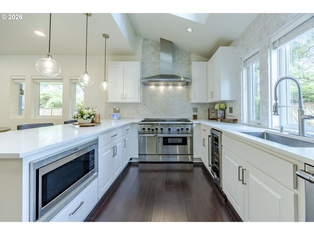 1359 HAMMOCK St, Eugene, OR 97401