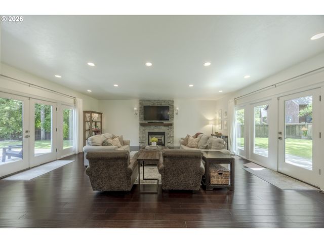 1359 HAMMOCK St, Eugene, OR 97401