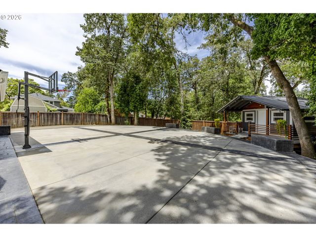 1359 HAMMOCK St, Eugene, OR 97401