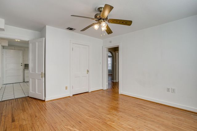 3200 Sandage Avenue, Fort Worth, TX 76109