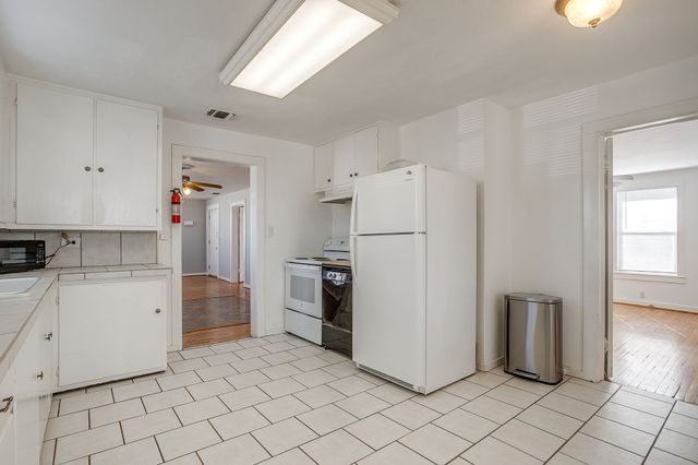 3200 Sandage Avenue, Fort Worth, TX 76109