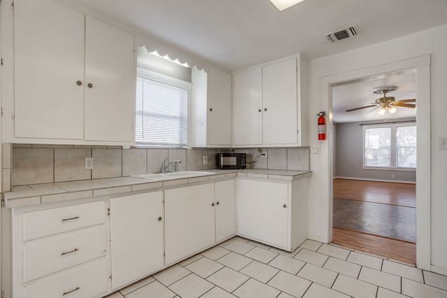 3200 Sandage Avenue, Fort Worth, TX 76109