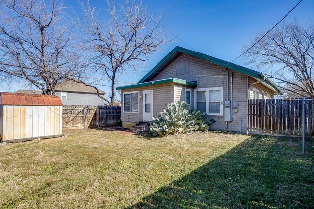 3200 Sandage Avenue, Fort Worth, TX 76109