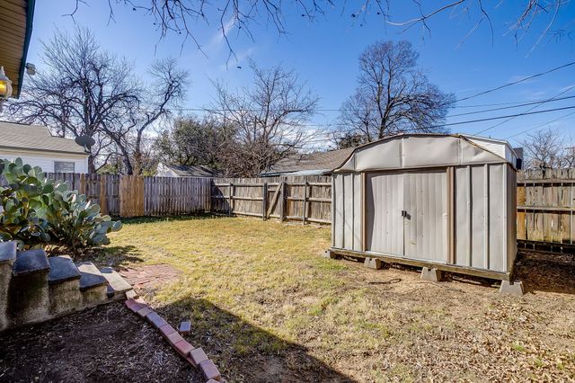 3200 Sandage Avenue, Fort Worth, TX 76109