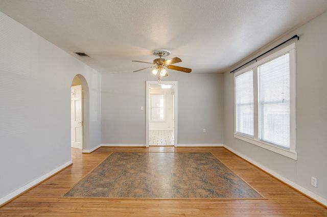 3200 Sandage Avenue, Fort Worth, TX 76109