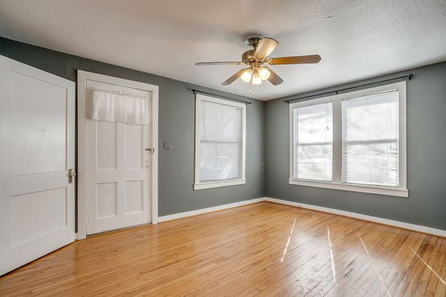 3200 Sandage Avenue, Fort Worth, TX 76109